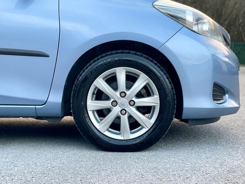 TOYOTA YARIS