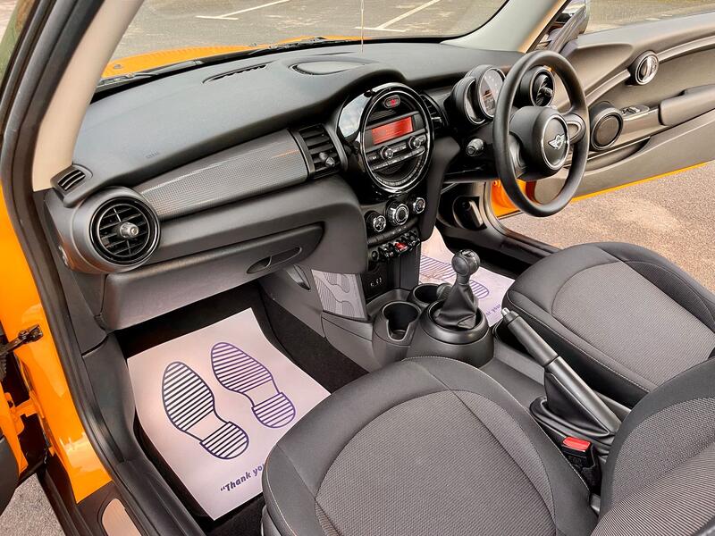 MINI HATCH