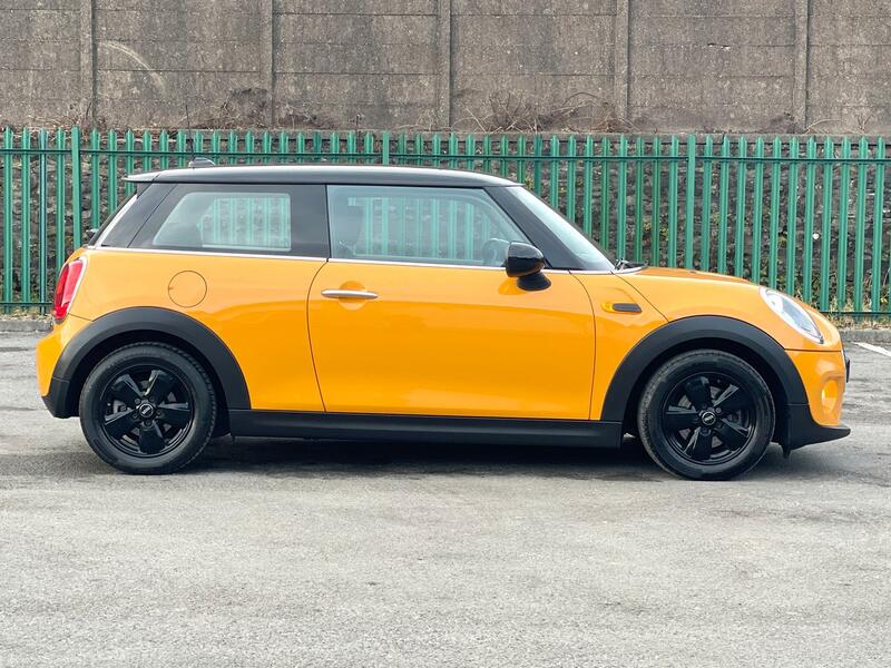 MINI HATCH