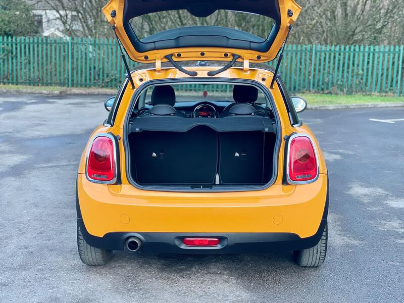 MINI HATCH